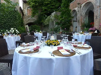 Castello Di Montalto Aparthotel Castelnuovo Berardenga Italy